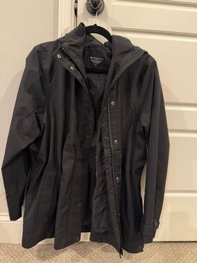 Athleta Women's RainOut Sutro Trench with hood